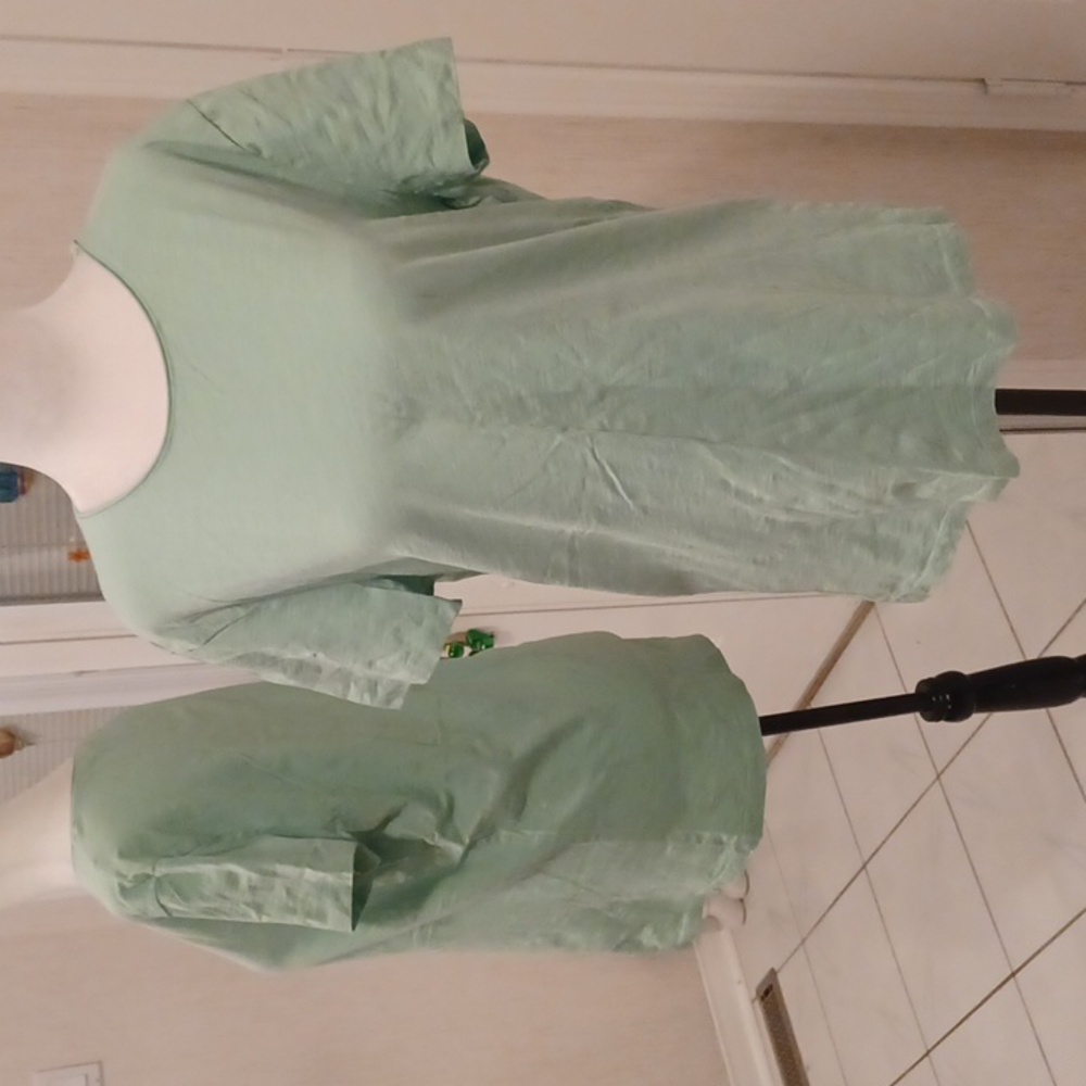 4/$40 Light Green Tee - Size Large